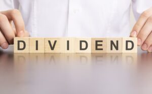 Comprare azioni prima del dividendo o dopo?