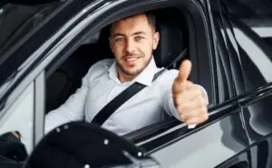 Vantaggi e svantaggi del noleggio auto senza carta di credito