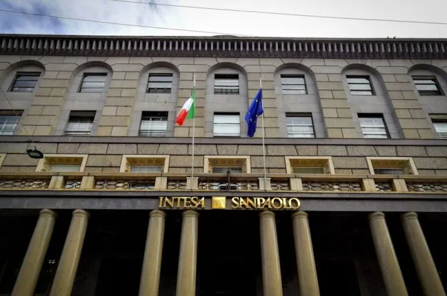 Intesa Sanpaolo, concluso l'acquisto di First Bank in Romania