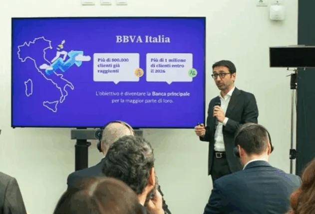 BBVA festeggia quattro anni in Italia: obiettivo 1 milione di clienti, ETF e nuova app con ChatGPT