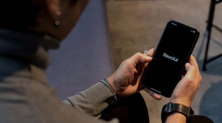 Revolut Italia, 2025 boom: 4,6 milioni di clienti, crescono risparmi e uso dei servizi